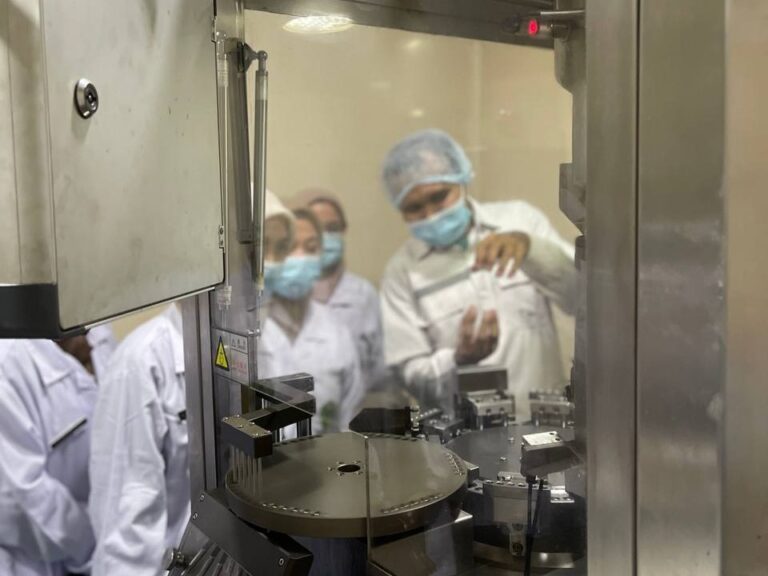 Mahasiswa S1 Farmasi UNIMUGO Lakukan Kunjungan Industri ke Eduwisata Kebun Herbal