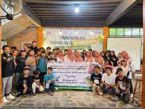 Kesan Kepala Sekolah SMP Islam Siti Sulaechah Demak saat Kunjungan ke Herbal Indo Utama