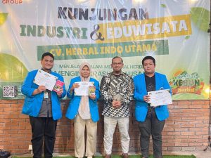 Belajar Langsung di Pabrik, STIKES Bhakti Pertiwi Luwu Raya Kunjungi Herbal Indo Utama