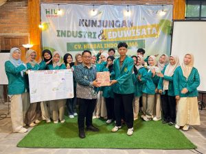 KKL di HIU: Mahasiswa Farmasi UMPP Produksi Obat Herbal hingga Susun Strategi Bisnis